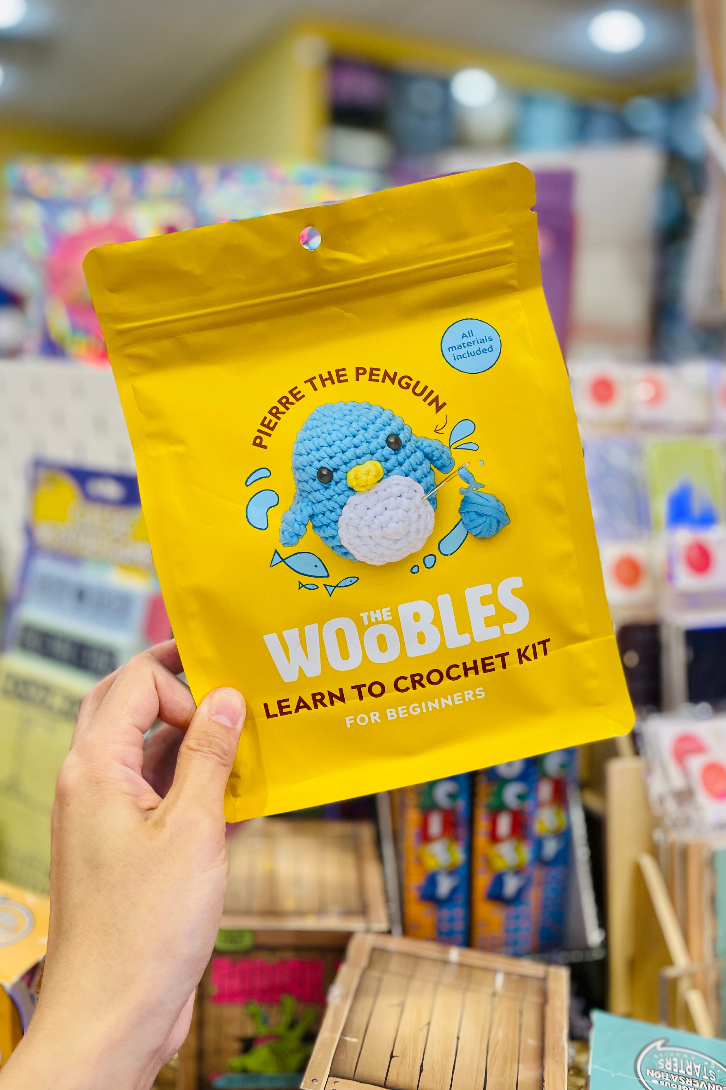 The Woobles Beginners Crochet Kit with Easy Peasy Yarn, Crochet Kit for  Complete Beginners with Step-by-Step Video Tutorials, Pierre The Penguin :  : Casa