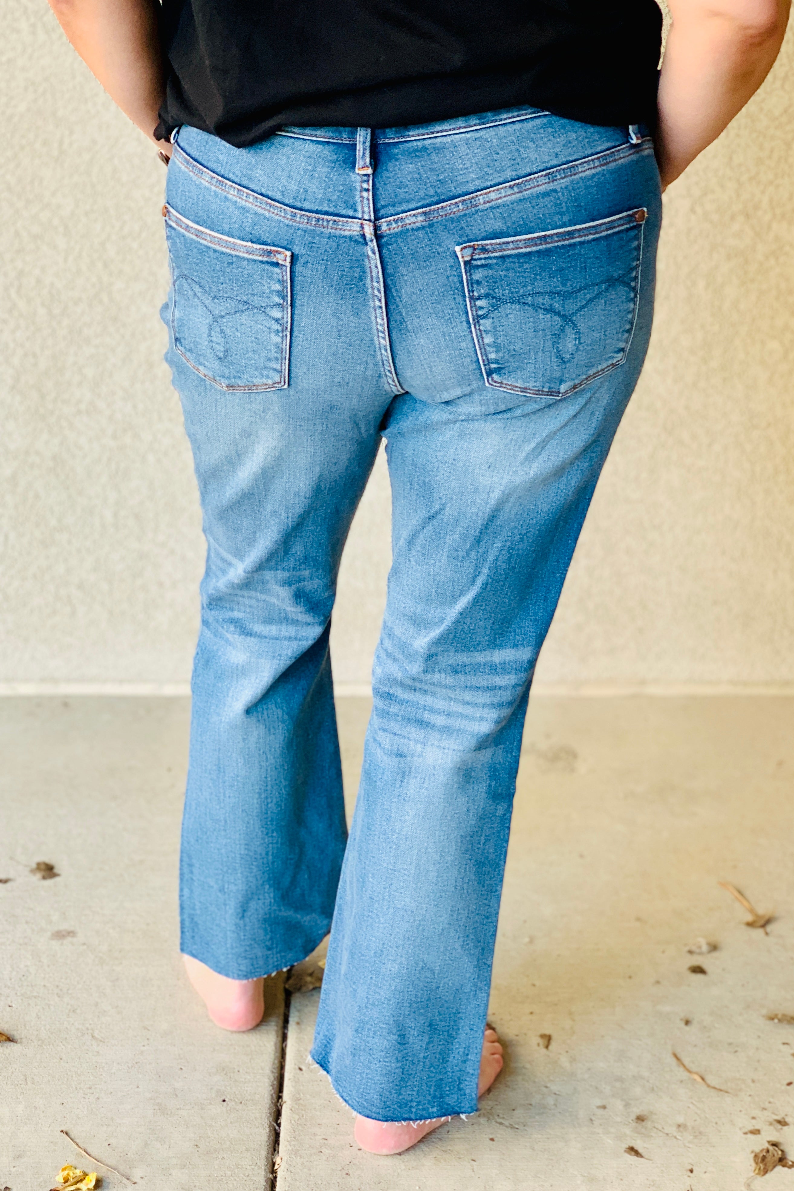NEW - JUDY BLUE - Midrise Raw Hem Bootcut Jeans ~ Style 88604