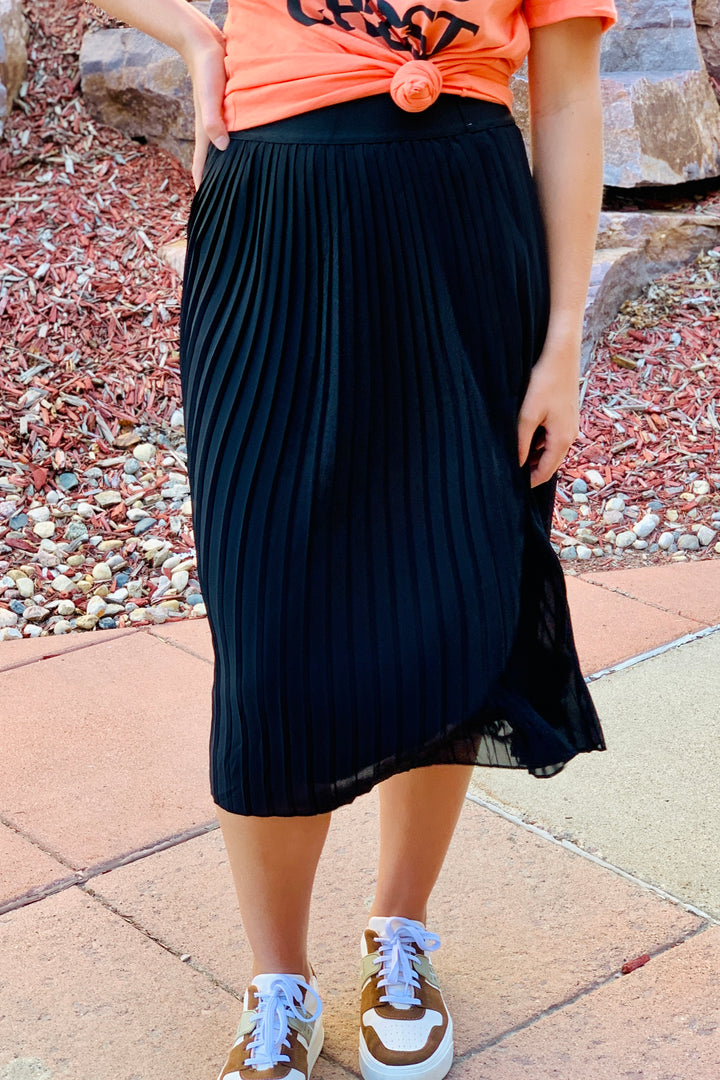 Amy Pleated Midi Skirt - Black | (Size 1X)
