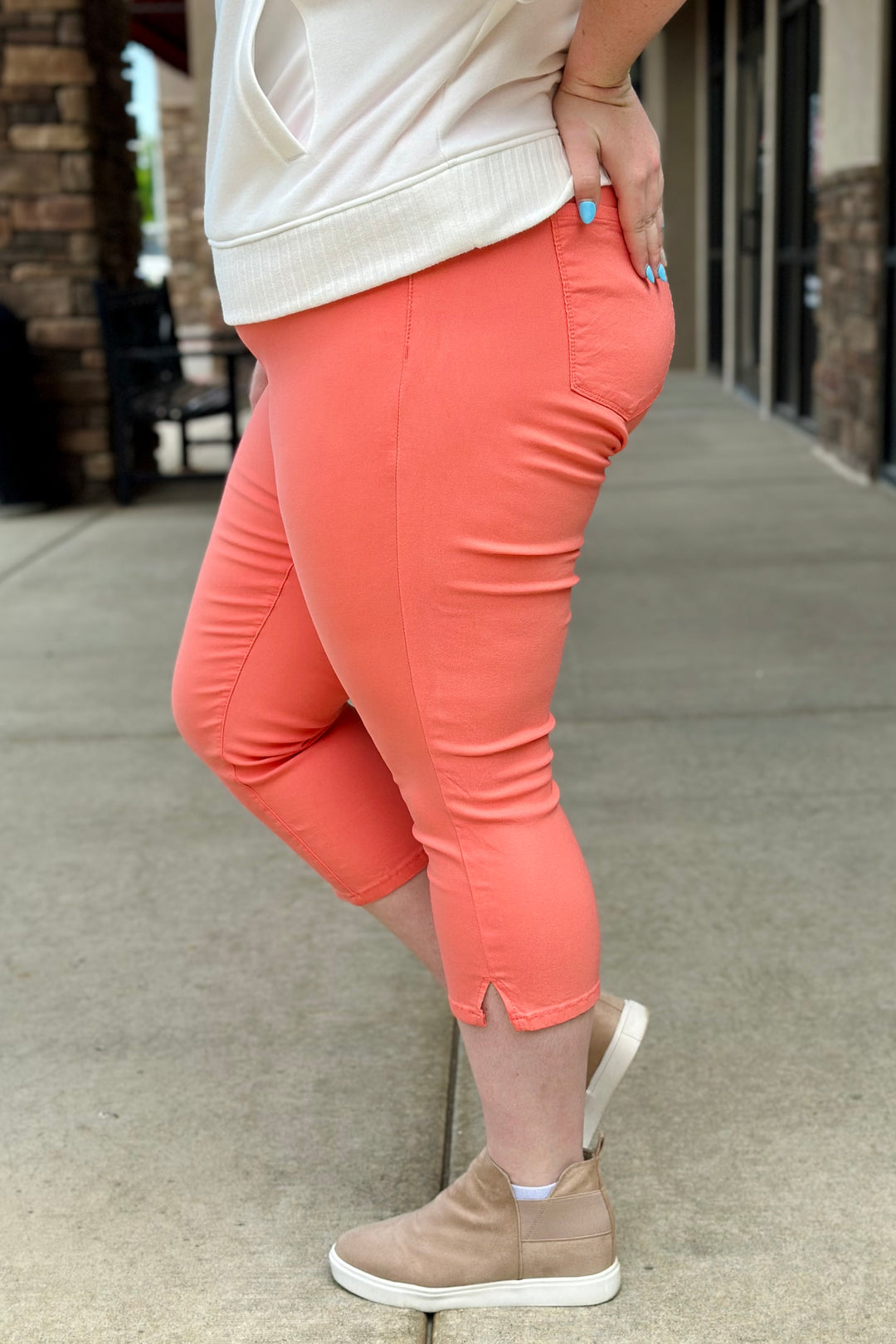 Magnolia Hyperstretch Pull On Capris - Melon