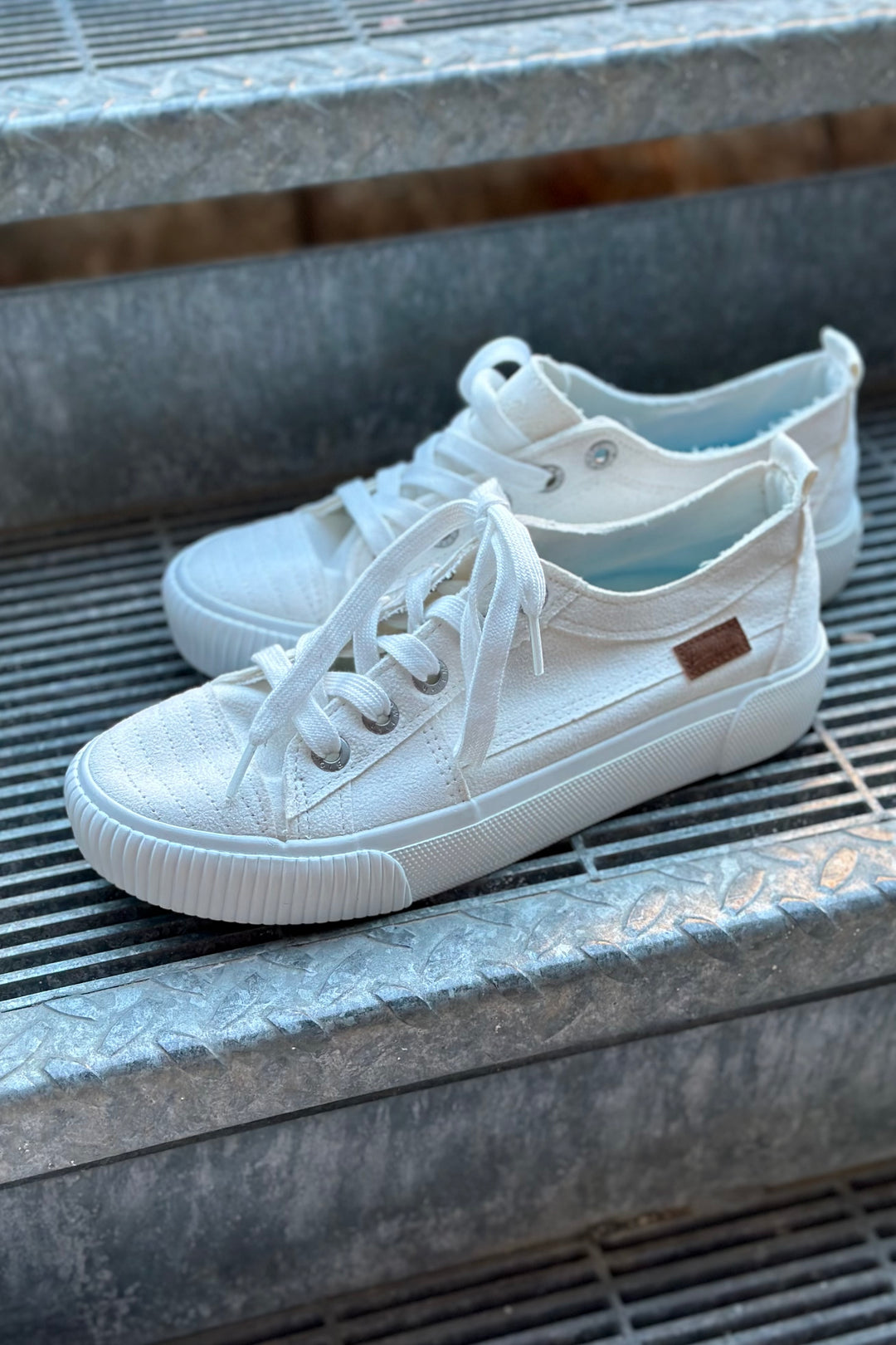 Clay Blowfish Malibu Sneaker - White Fields