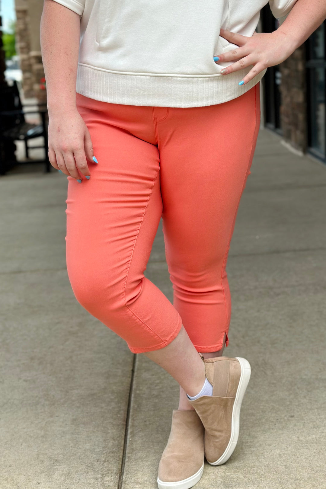 Magnolia Hyperstretch Pull On Capris - Melon