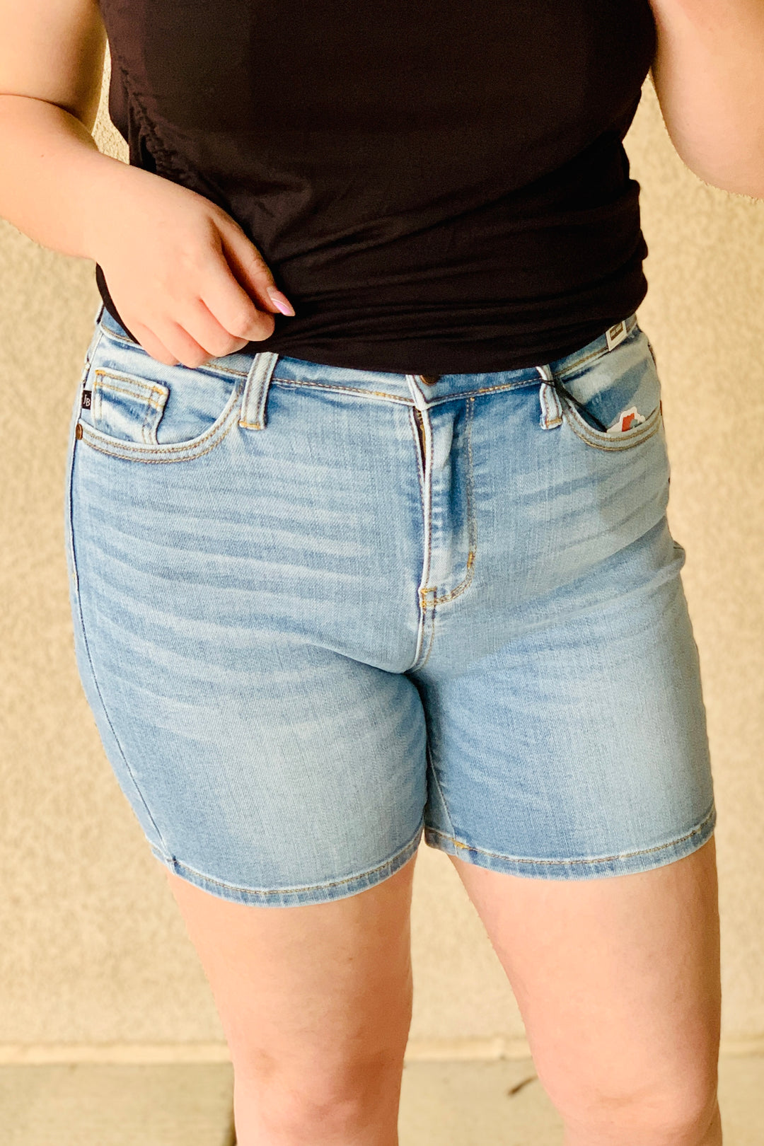Indie Mid-Length Judy Blue Shorts
